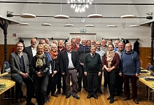 Rat der Stadt Dassel mit Bgm 2025 Das Bild zeigt die Mitglieder des Rates der Stadt Dassel sowie Bürgermeister Sven Wolter